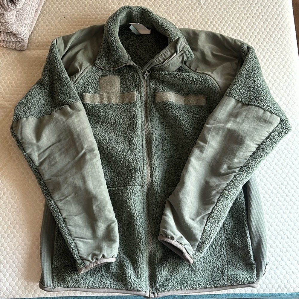 BUNDLE OF 2 men’s and women’s military fleece jackets for fall/ winter!